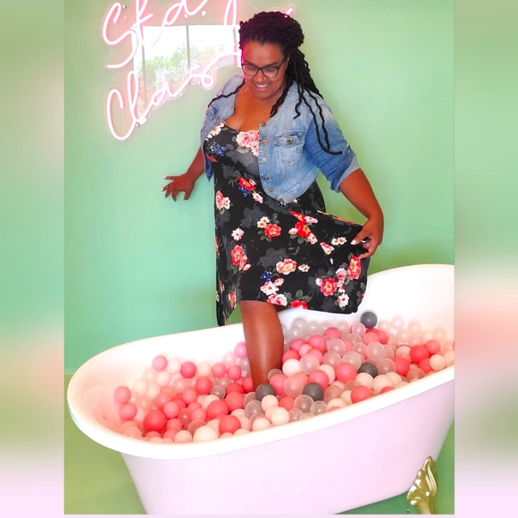 Meet Your Posher Lexie 💗 - Picture 1 of 3